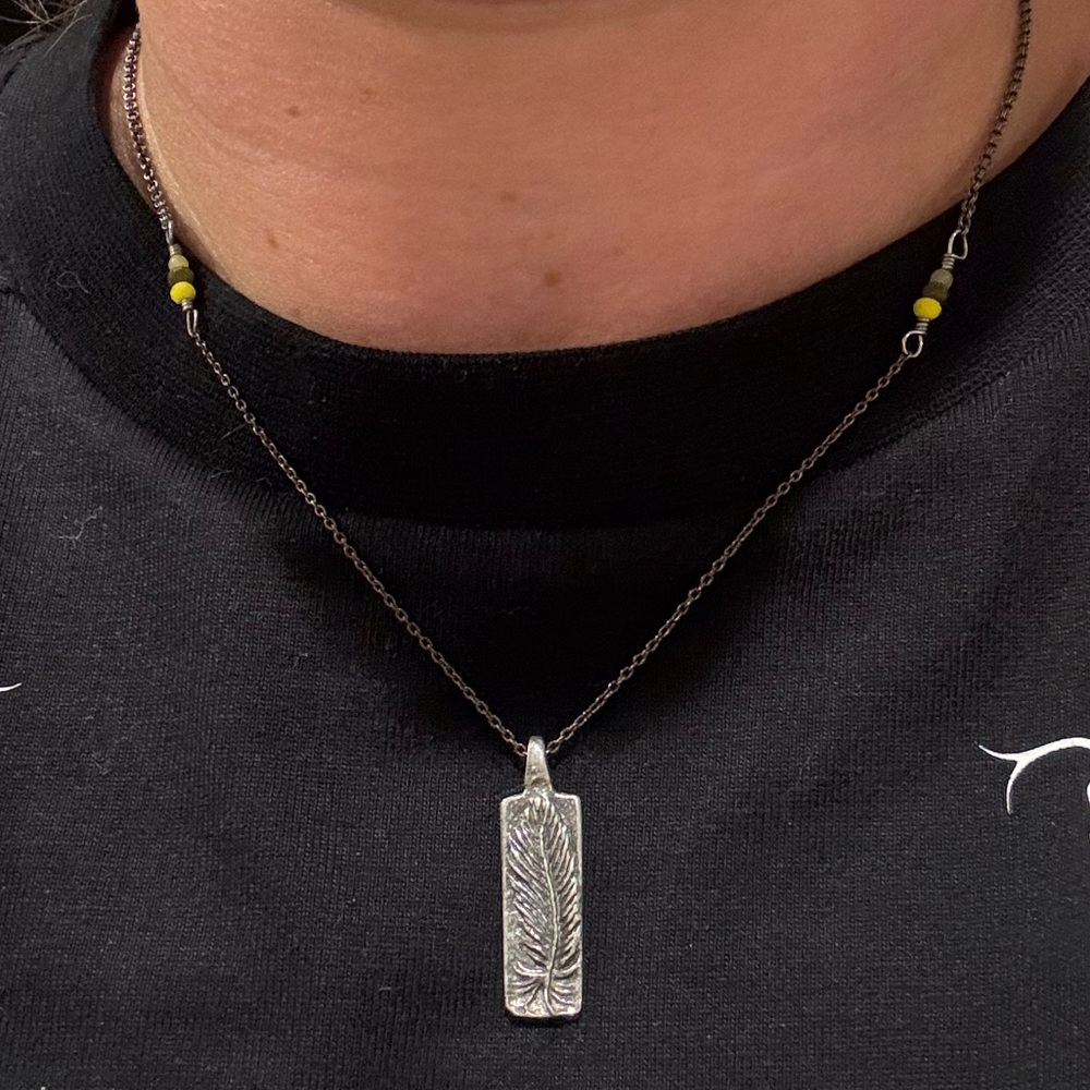Short Necklace 🪶 - Double Sided - Picture 2 of 4
